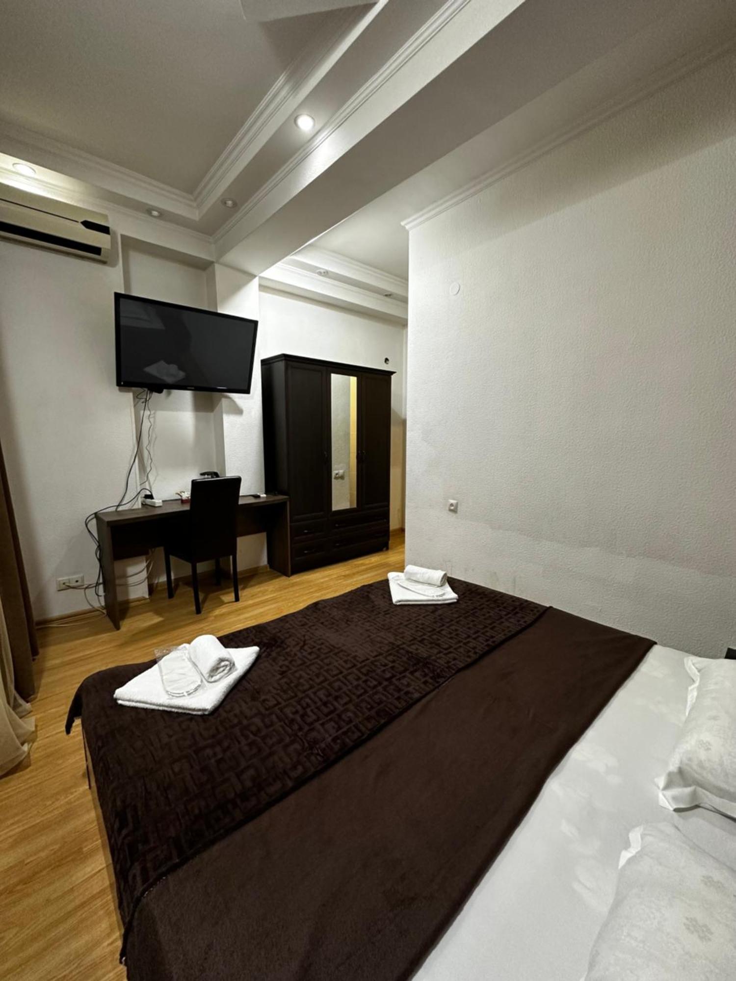 Old House Luca Hotel Tbilisi Exterior foto